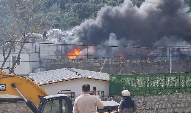 İş yerinde çıkan yangın, makiliğe sıçramadan söndürüldü
