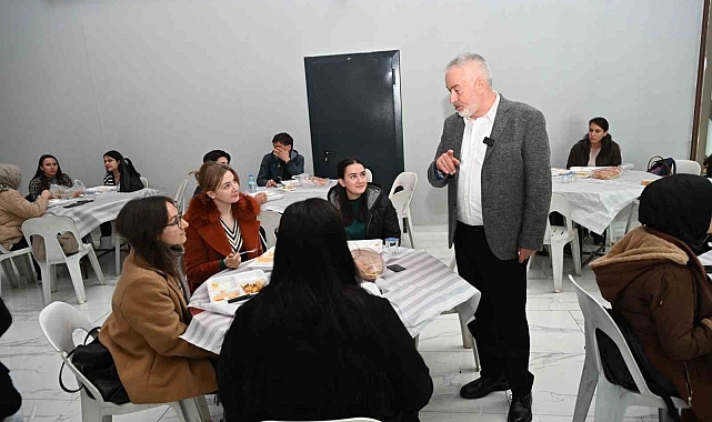 Isparta'da gençler, internet erişimine ücretsiz ve sınırsız ulaşabilecek