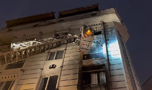 İtfaiye yangında mahsur kalan 12 kişiyi kurtardı
