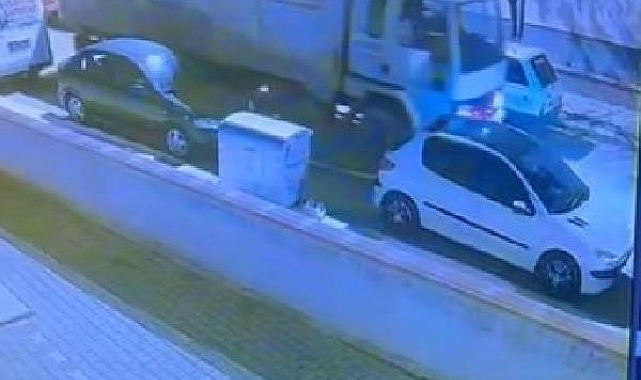 Kamyon, park halindeki araçlara çarparak ilerledi