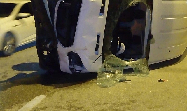 Kamyonet, park halindeki 4 araca çarptı;