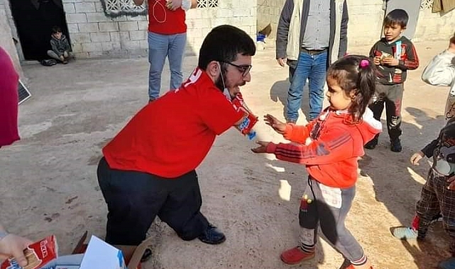 Kendi engellerini unutup depremzedelerin yardımına koştu