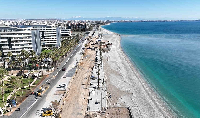 Konyaaltı Sahili'nde hummalı çalışma sürüyor