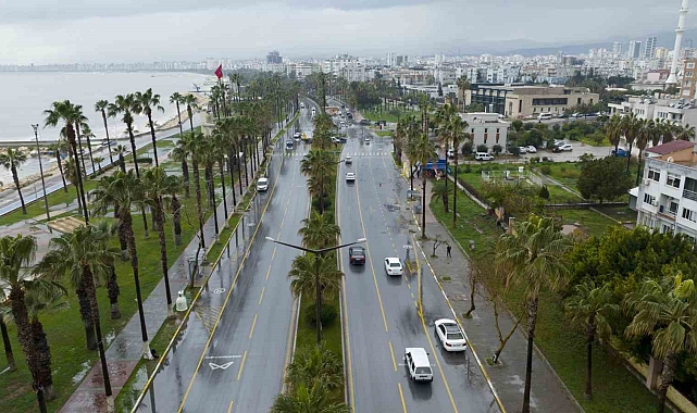 Mersin'de belediye ekipleri yağış dolayısıyla teyakkuzda