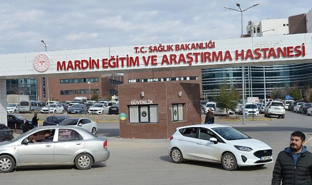 Meslektaşlarıyla tartışan hemşirenin çağırdığı grup, sağlık çalışanlarını darbetti