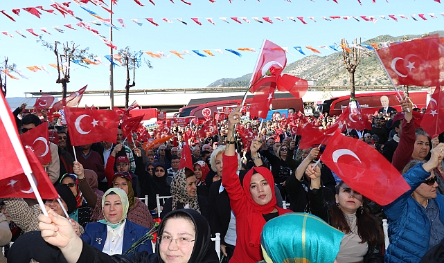 MHP’nin Alanya Seçmen İletişim Merkezi Bakan Ersoy’un katılımıyla açıldı