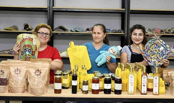 Muratpaşa'da kadın kooperatifleri kazandırmaya devam ediyor