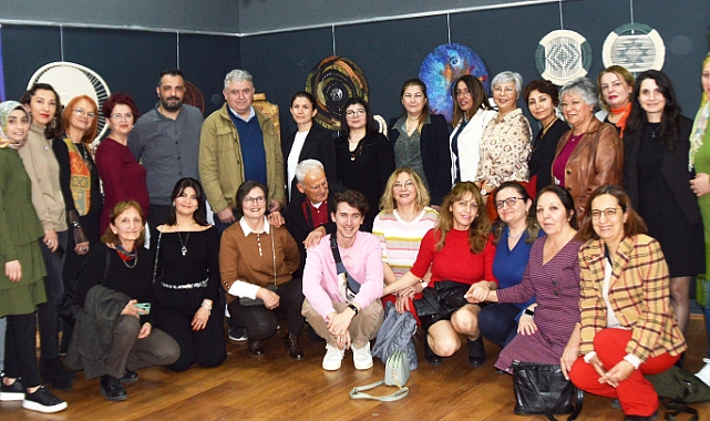 Müzede sanat şenliği gibi sergi