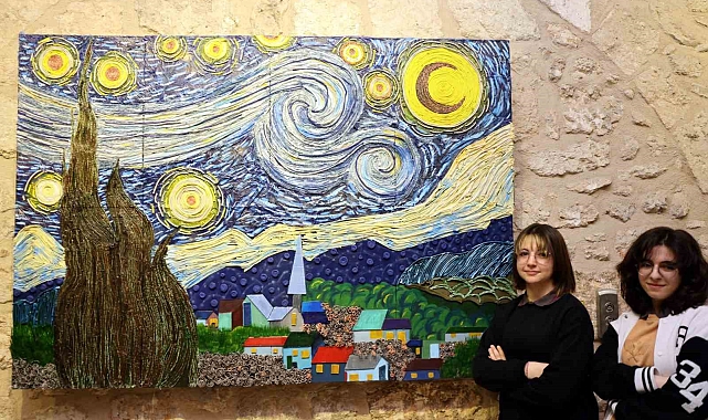 Öğrencilerin geri dönüşüm malzemelerinden yaptığı eserler sergilendi