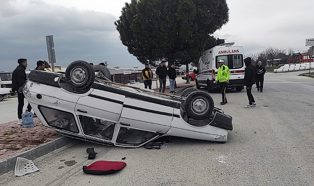 Pancar yüklü kamyonla otomobil çarpıştı