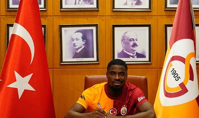 Serge Aurier için imza töreni düzenlendi