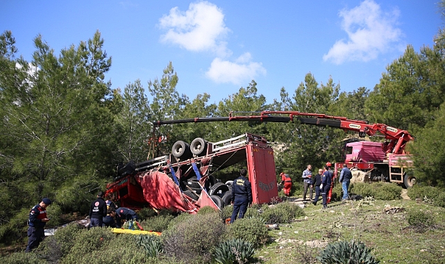 Seydikemer’de kamyonda sıkışan sürücü hayatını kaybetti