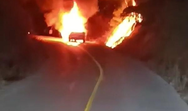 Seyir halinde motoru tutuşup yandı