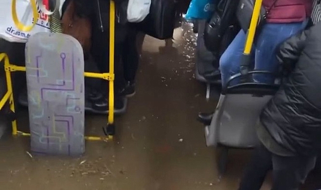 Su dolu alt geçitte mahsur kalan vatandaşların korku dolu anları