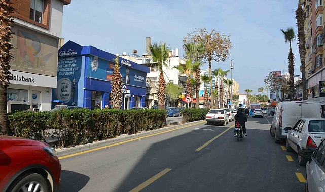 Tarsus'ta 'Kentsel Tasarım ve Yenileme Projesi' kapsamında caddeler yenileniyor