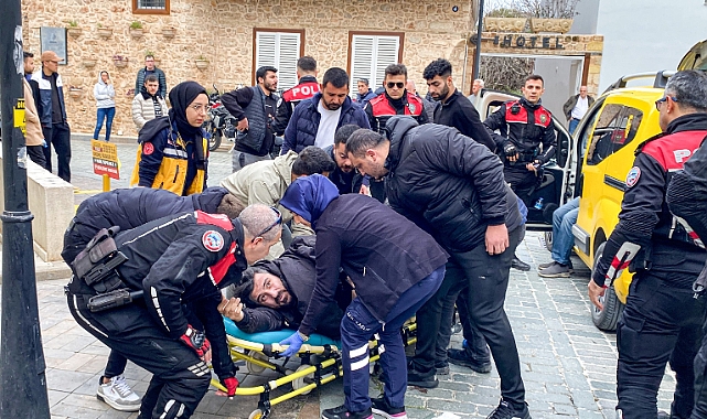 Ticari taksi ve motosiklet sürücüsü arasında yol verme kavgası: 1 yaralı