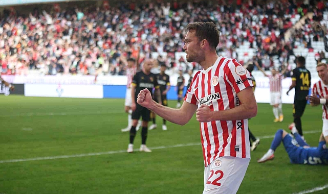 Trendyol Süper Lig: Antalyaspor: 2 - İstanbulspor: 0 (ilk yarı)