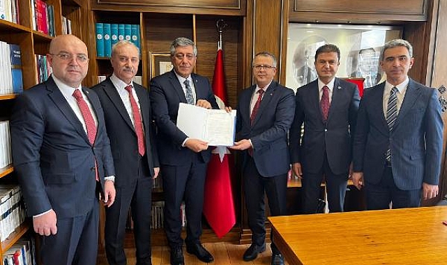 Türk Eğitim-Sen: Ek ders ücretlerinin yüzde 100 artırılması için 157 bin imzayı MEB'e ilettik  
