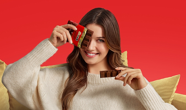 Ülker Çikolata'nın yeni reklam yüzü Afra Saraçoğlu oldu