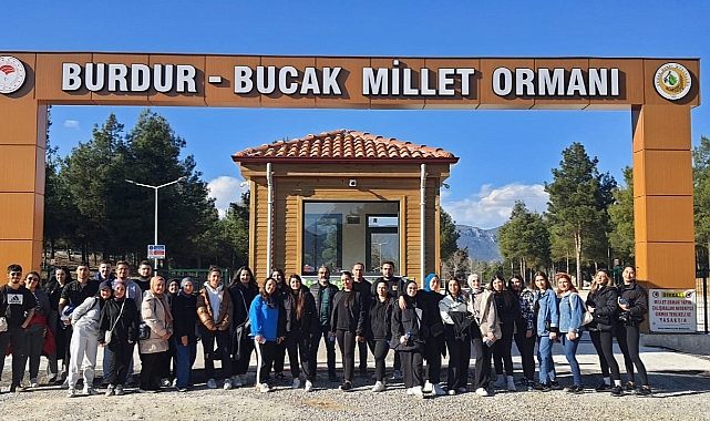 Üniversite öğrencileri fidan dikti