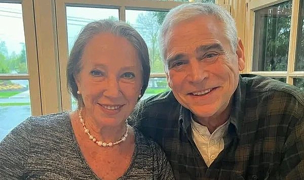 Ünlü oyuncu Tolga Savacı 60 yaşında hayatını kaybetti