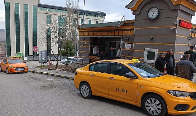 'Yolcu alma' tartışmasında diğer taksi durağını basıp ateş açtı; 1 yaralı