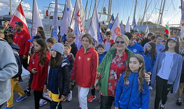 12'nci Uluslararası Optimist Yarışları kortej yürüyüşüyle başladı