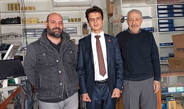 18 yaşındaki lise öğrencisi, Türkiye'nin en genç başkan adayı oldu