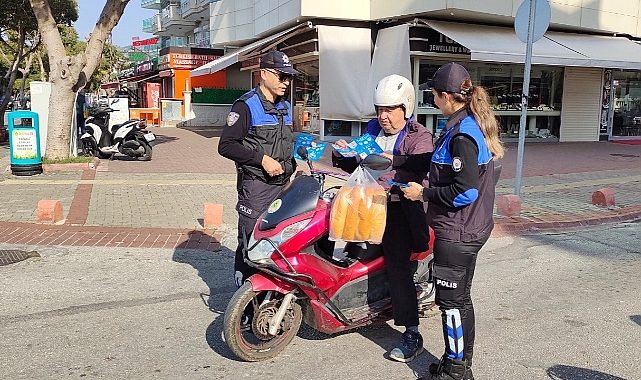 Alanya'da polisten motosiklet sürücülerine bilgilendirme