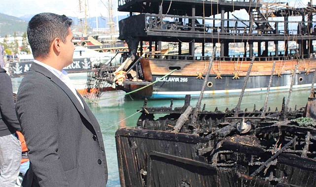 Alanya'da yangında batan teknedeki 2 Türk bayrağı çıkartıldı