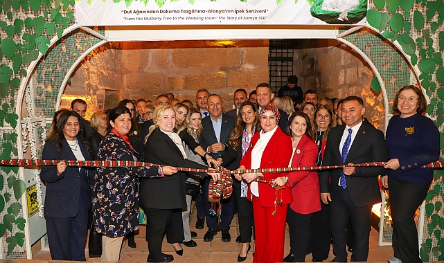Alanya'nın İpek Serüveni Sergisi, tarihi Kızılkule'de açıldı
