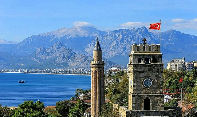 ANTALYA 142 yıllık saat kulesinin 10 yıldır kayıp mekanizması, depoda paslanmış halde bulundu