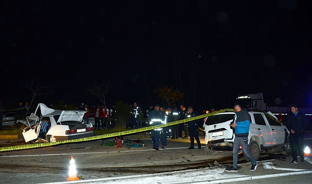 Antalya'da 3 aracın karıştığı kazada 3 kişi öldü