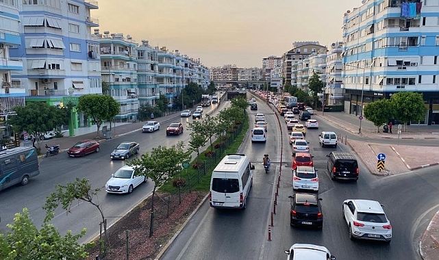 Antalya'da trafik artmaya devam ediyor
