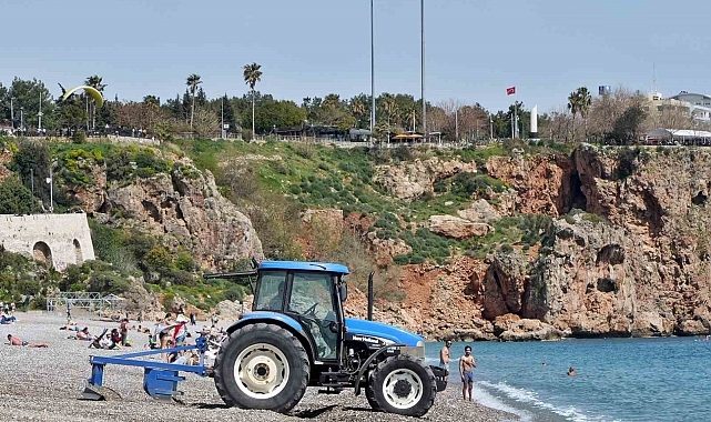 Antalya'da yaz erken başladı, dünyaca ünlü sahil tarla gibi sürüldü