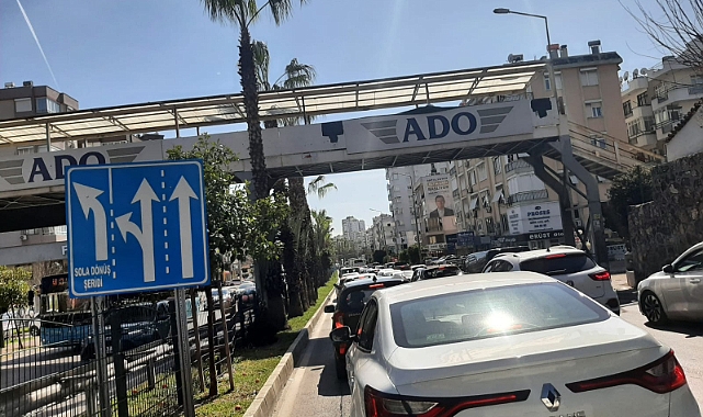 Antalyalıların hafta sonu çilesi yine trafik