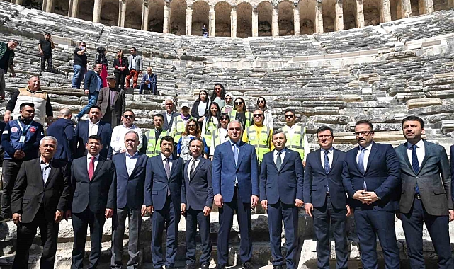Aspendos geleceğe miras bırakılıyor