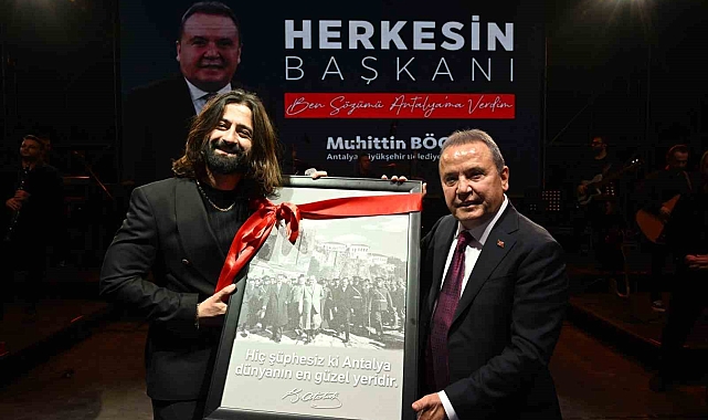 Ata'nın Antalya'ya gelişi Koray Avcı konseriyle kutlandı