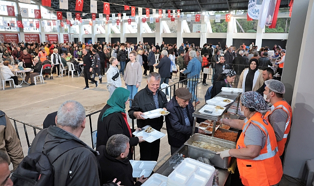 Atatürk Spor Salonu'nda iftar sofrası