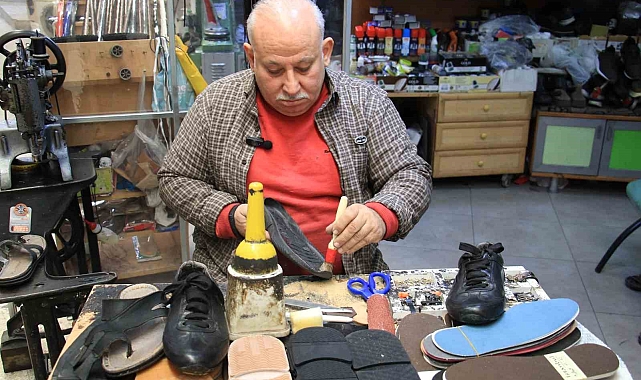 Ayakkabı tamircileri çırak bulmakta zorlanıyor