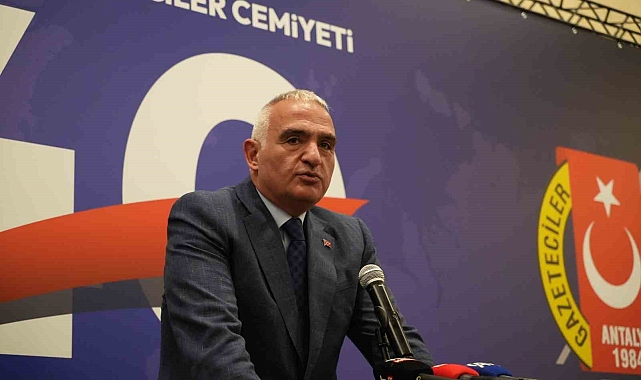 Bakan Ersoy, Antalyalı gazetecilere seslendi: "40 yıl boyunca şehrimizin sesi oldunuz"