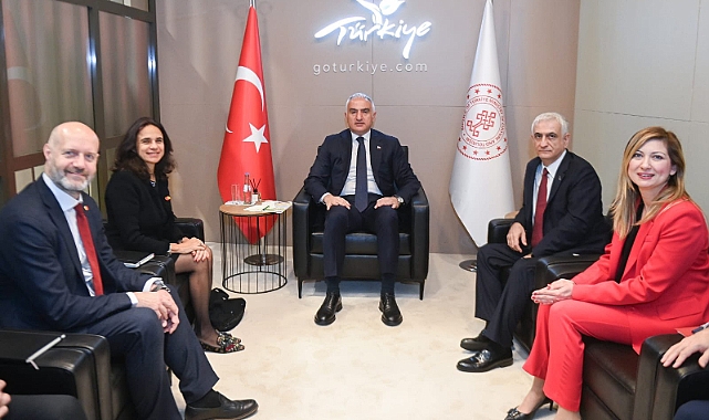 Bakan Ersoy, turizm dünyasının önde gelen sektör temsilcileriyle görüştü