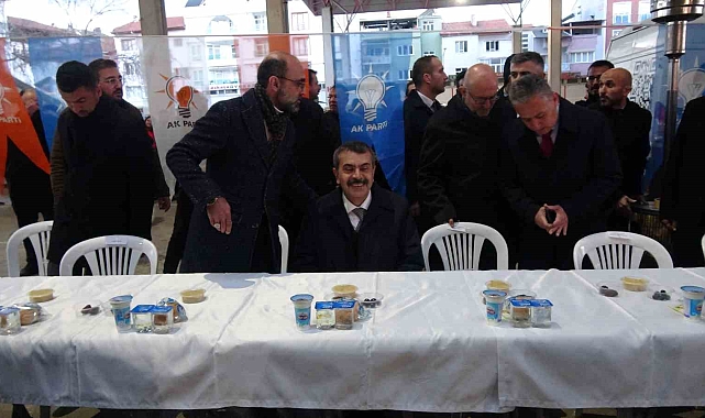 Bakan Tekin, Burdur'da vatandaşlarla iftarda bir araya geldi