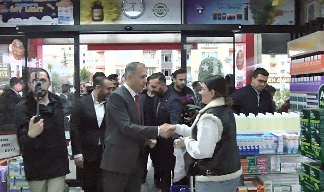Bakan Yerlikaya'dan Büyükçekmece'de esnaf ziyareti