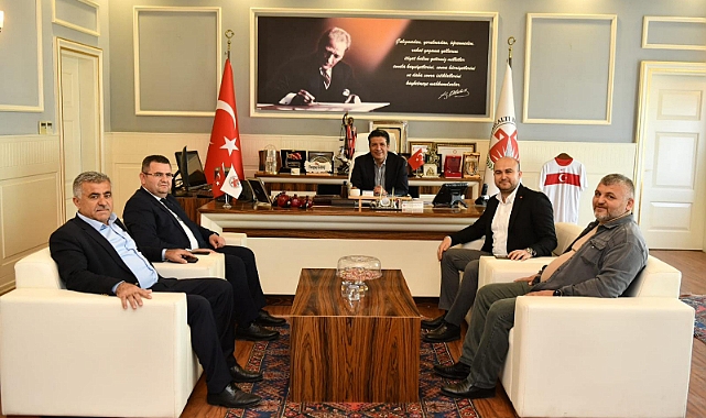 Başkan adayı Kıvrım, Genç'i ziyaret etti