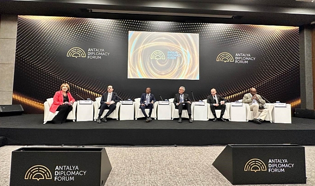 Başkan Altay, Antalya Diplomasi Forumu’nda Düzenlenen “Küresel Meseleler İçin Yerel Yaklaşımlar” Paneline katıldı