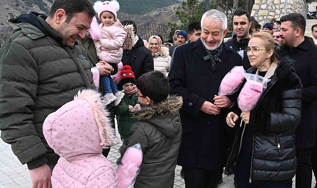 Başkan Başdeğirmen'den, çocuklara pamuk şeker