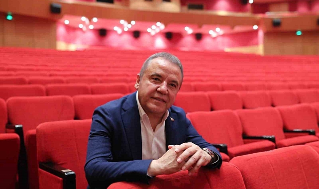 Başkan Böcek: "Antalya'yı sanatın merkezi yapacağız"