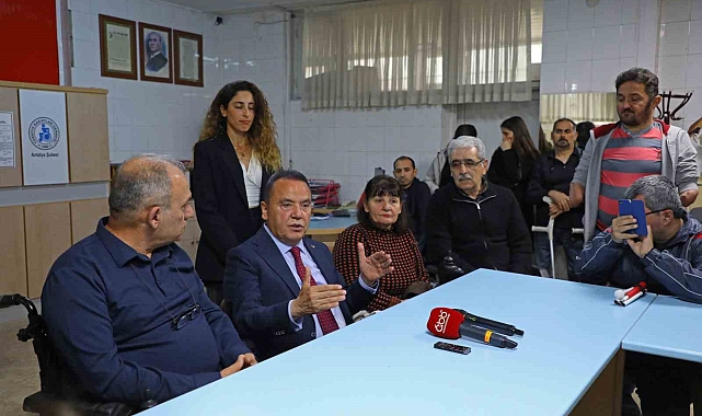 Başkan Böcek: "Engelsiz Antalya için yeni projeler hazır"