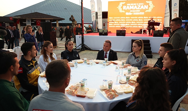 Başkan Böcek, personelle iftarda buluştu